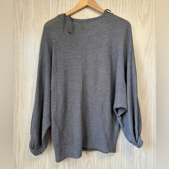 Altar'd State Small Medium Grey Crew-Neck Long Sleeve Top NWT - Picture 4 of 4